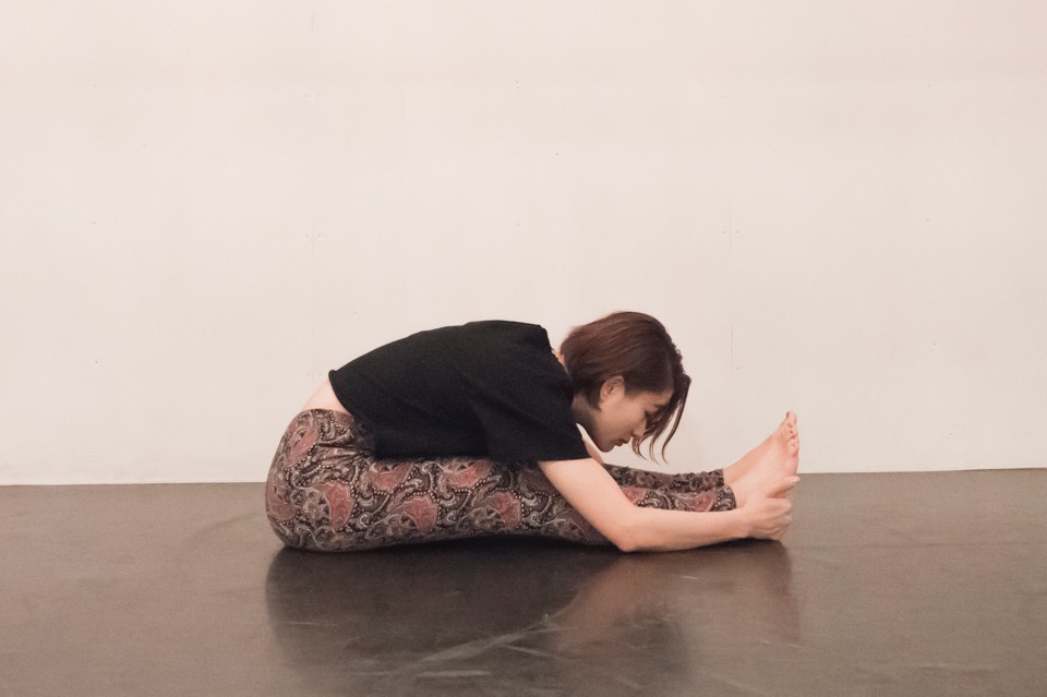 腰周り・脚の裏側全体のストレッチ