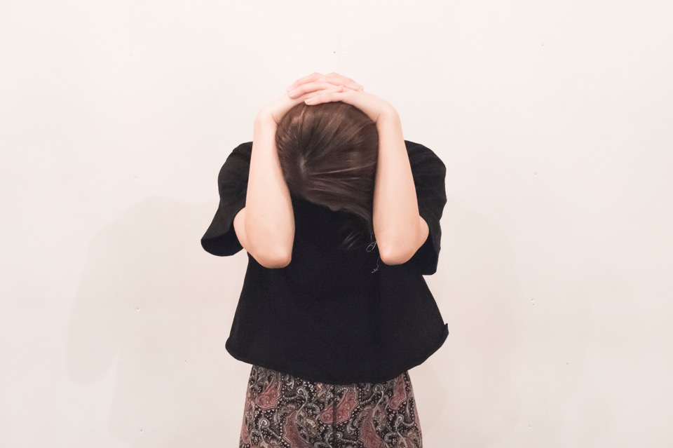 首の後ろのストレッチ